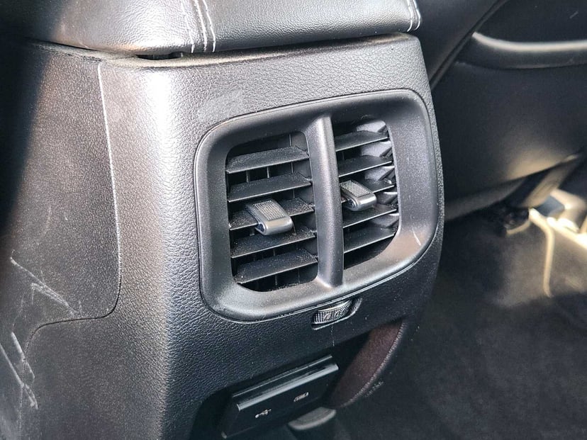 2019 Jeep Cherokee - Image 29