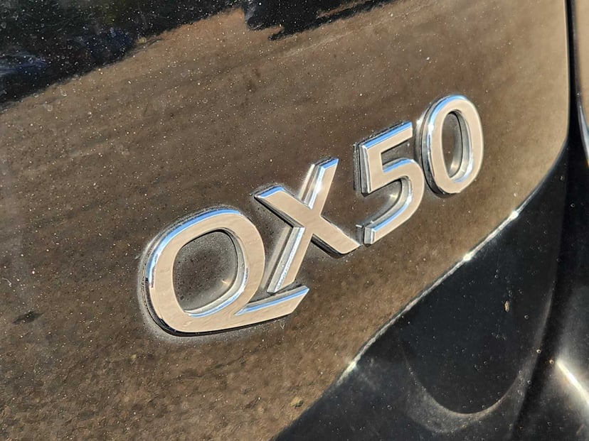 2017 INFINITI QX50 - Image 11