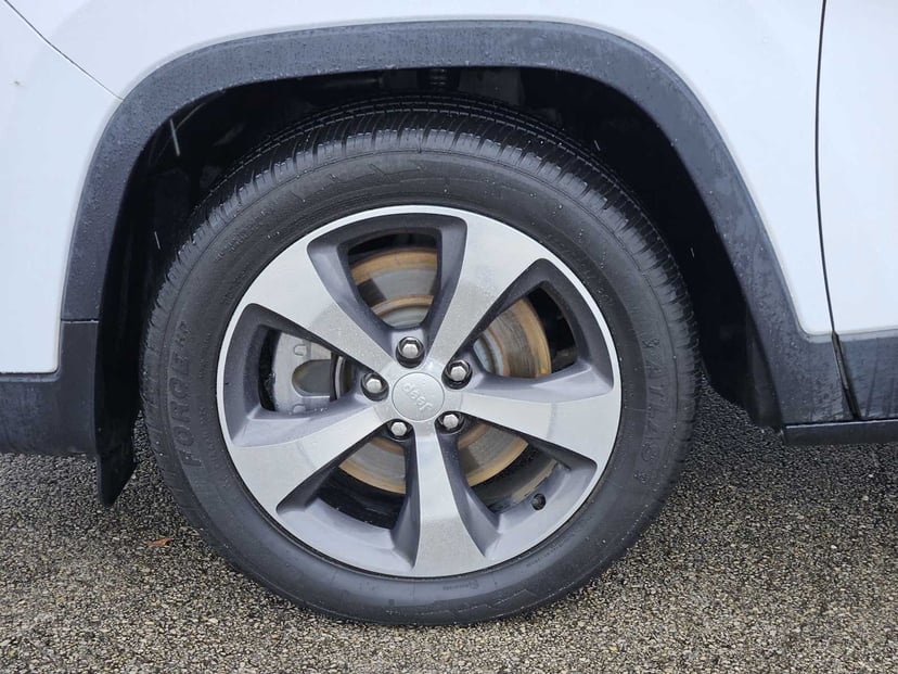 2019 Jeep Cherokee - Image 9