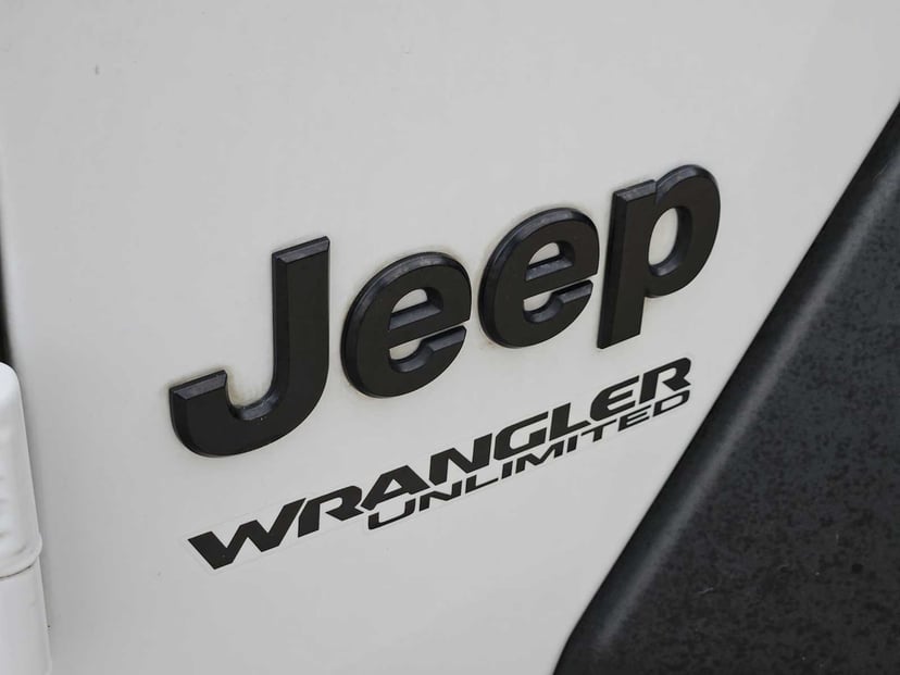 2021 Jeep Wrangler - Image 11