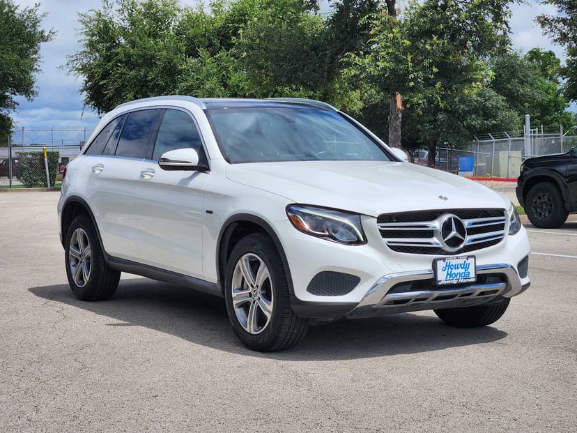2019 Mercedes-Benz GLC 350e - Image 2
