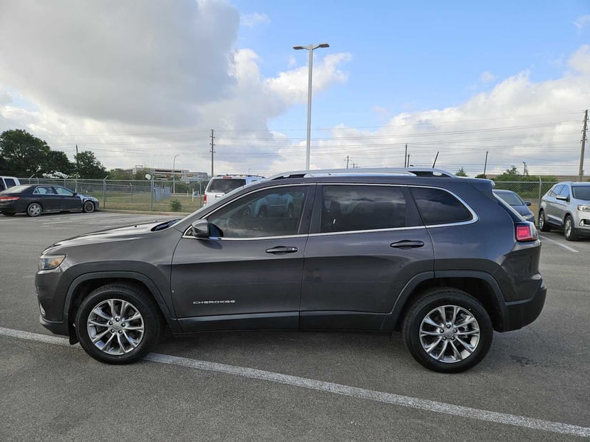 2020 Jeep Cherokee - Image 4