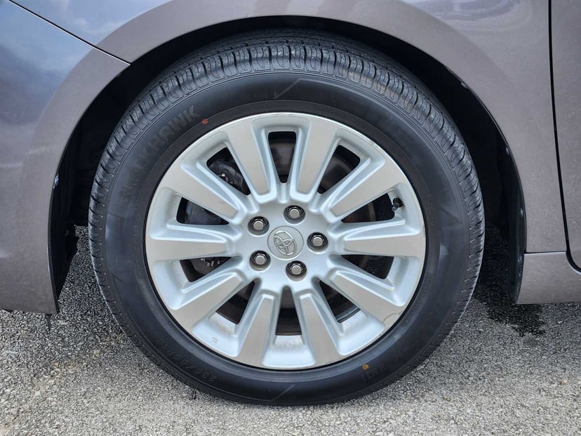 2014 Toyota Sienna - Image 9