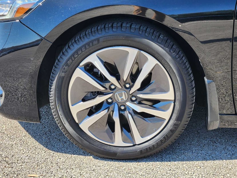 2019 Honda Accord Hybrid - Image 9