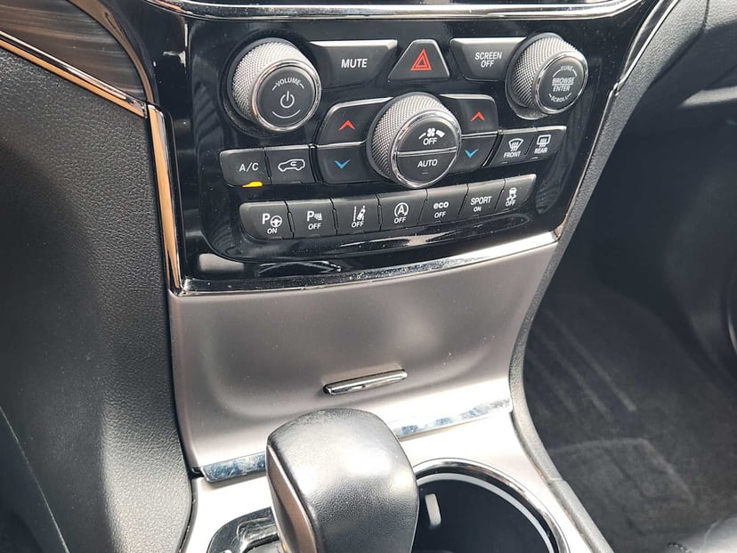 2020 Jeep Grand Cherokee - Image 19