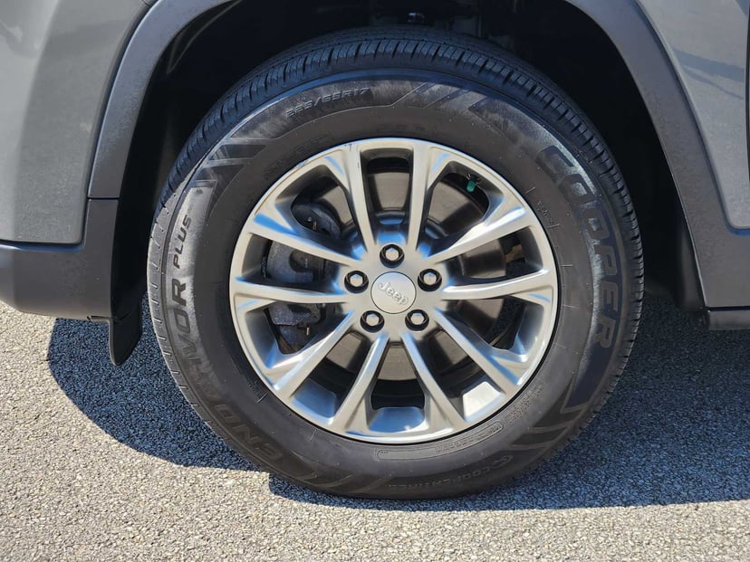 2019 Jeep Cherokee - Image 9