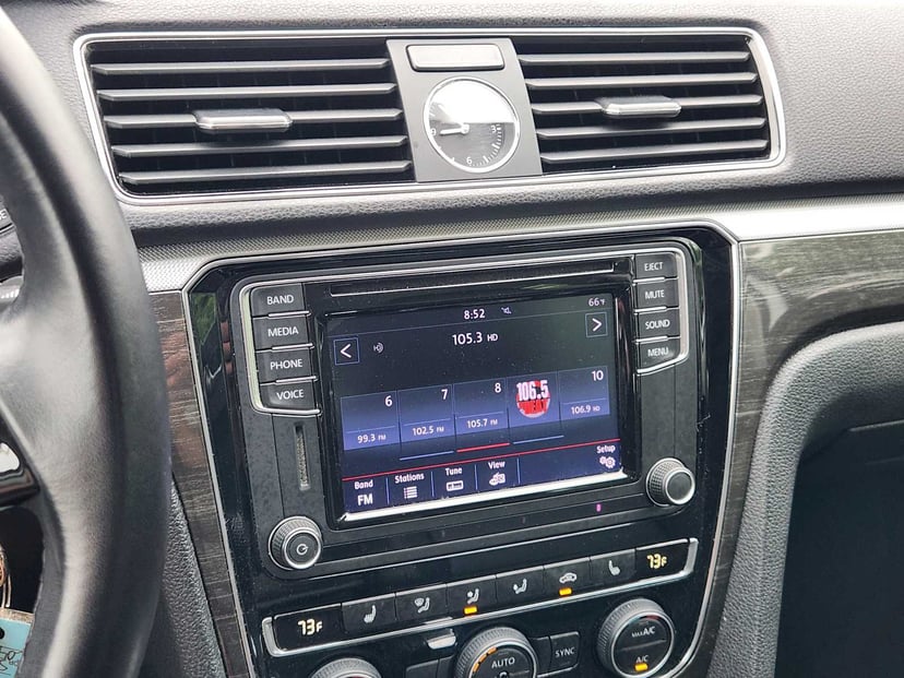 2016 Volkswagen Passat - Image 17