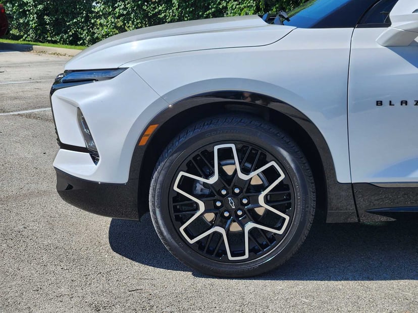 2023 Chevrolet Blazer - Image 8