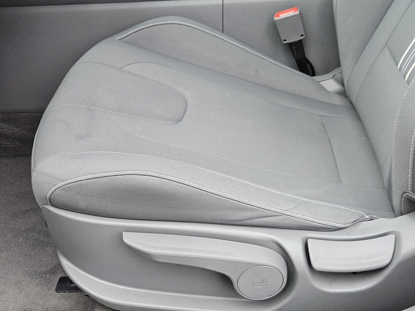 2023 Hyundai Elantra - Image 22