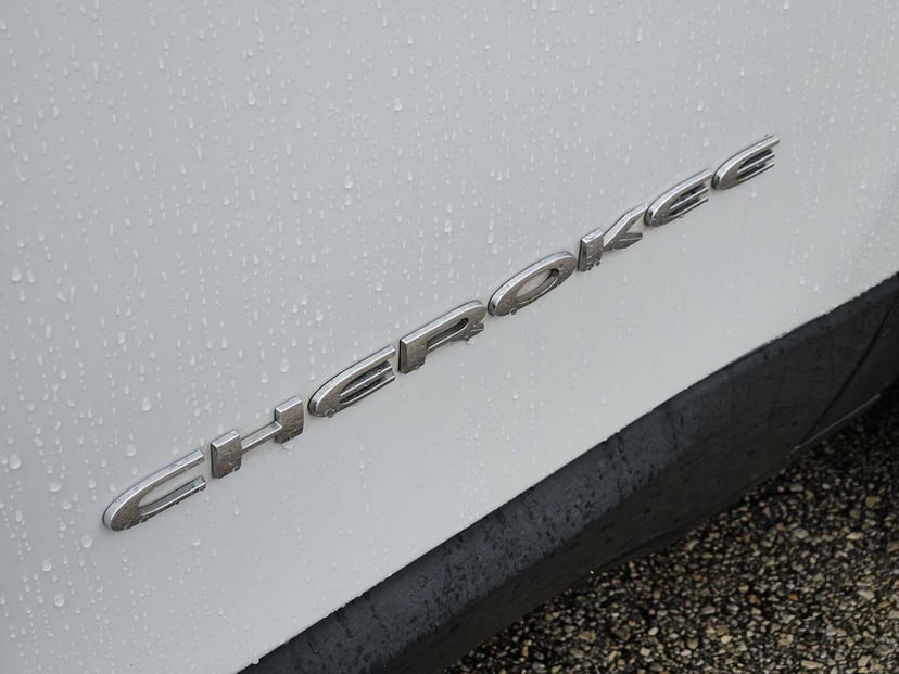 2019 Jeep Cherokee - Image 11