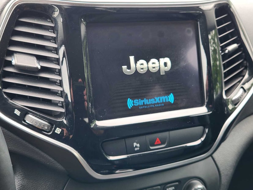 2020 Jeep Cherokee - Image 16