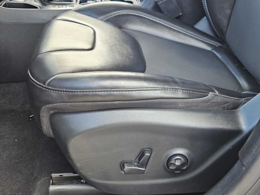 2020 Jeep Cherokee - Image 23