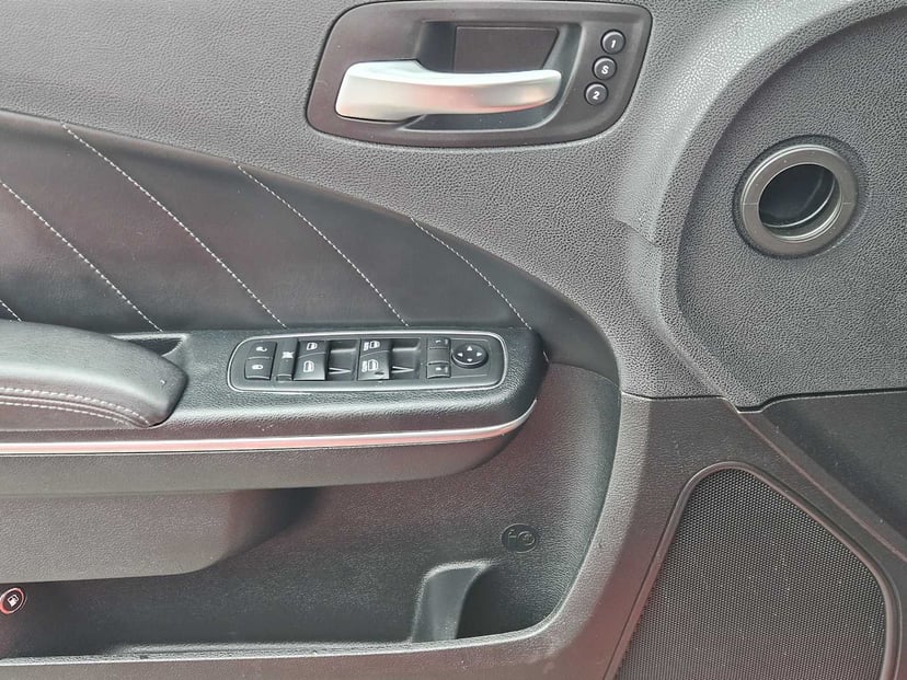 2018 Dodge Charger - Image 21