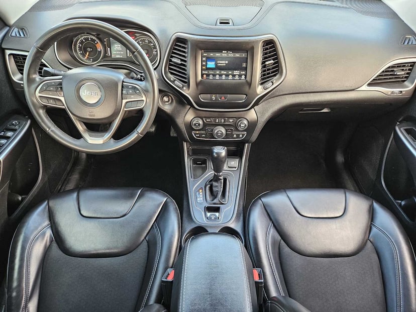 2020 Jeep Cherokee - Image 25