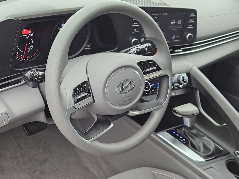 2023 Hyundai Elantra - Image 2