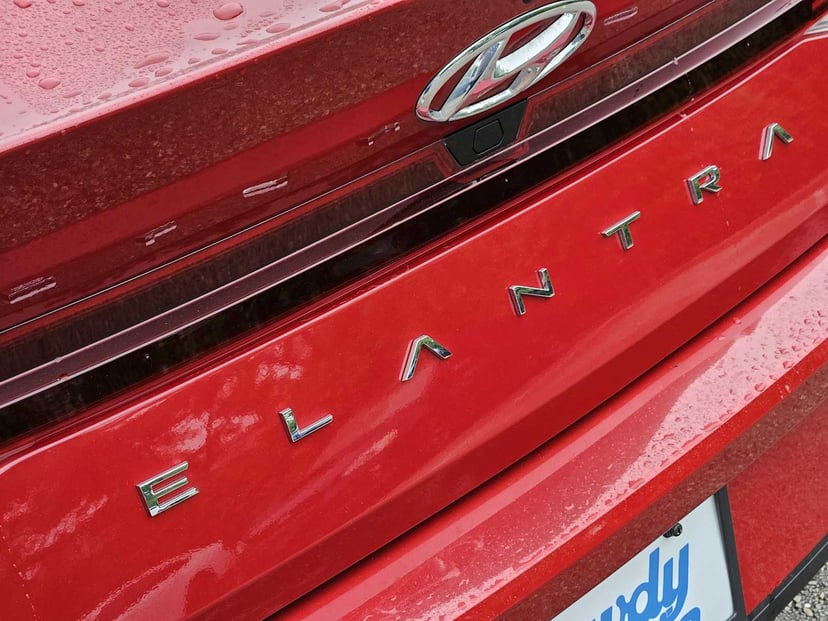 2023 Hyundai Elantra - Image 11