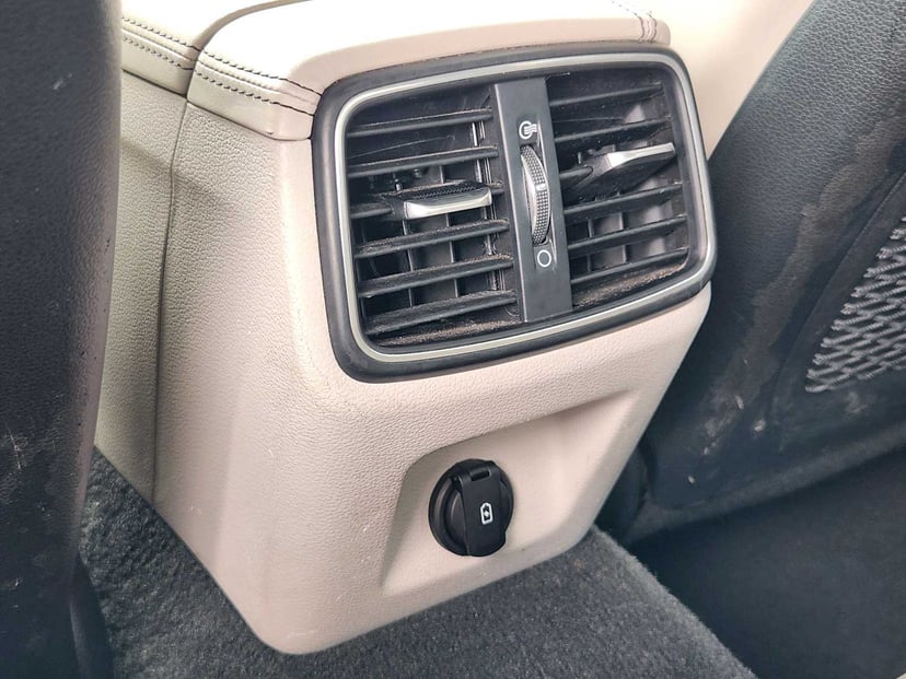 2019 Genesis G70 - Image 30