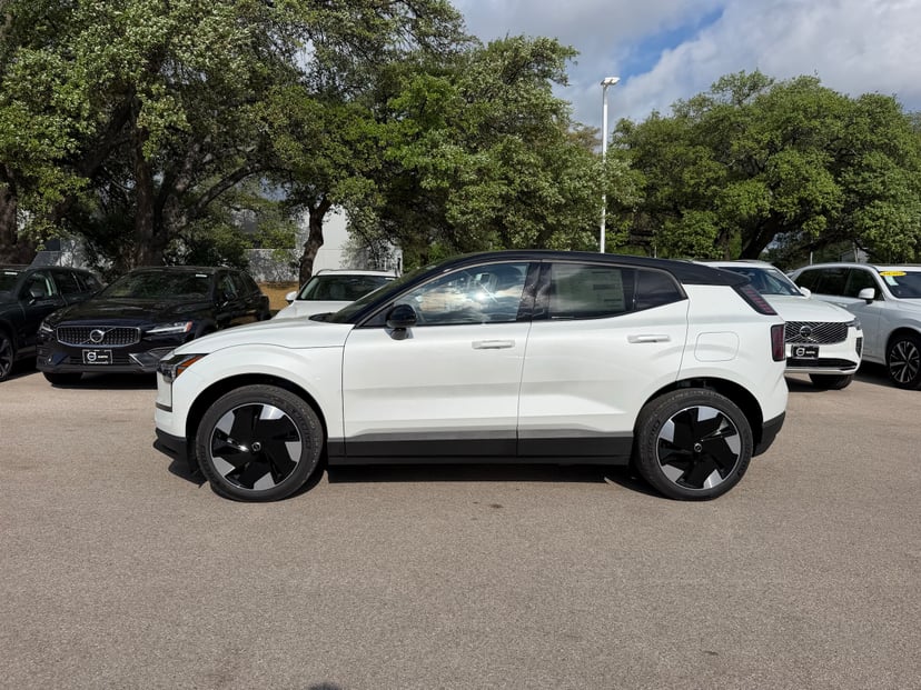 2026 Volvo EX30 - Image 3