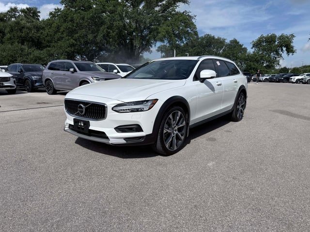 2025 Volvo V90 Cross Country