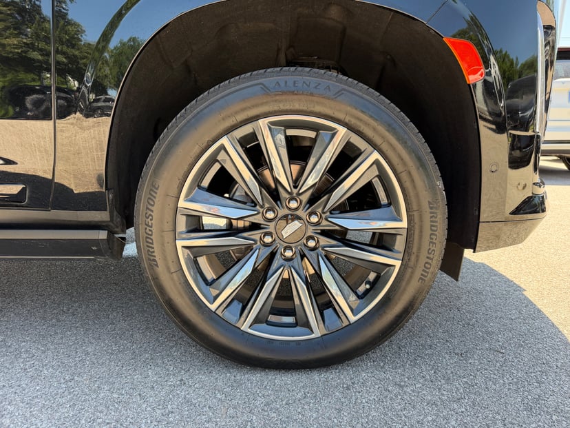 2024 CADILLAC Escalade - Image 9