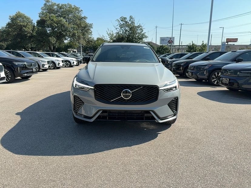 2026 Volvo XC60 - Image 9