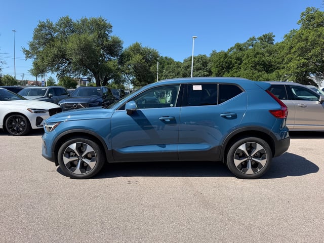 2025 Volvo XC40