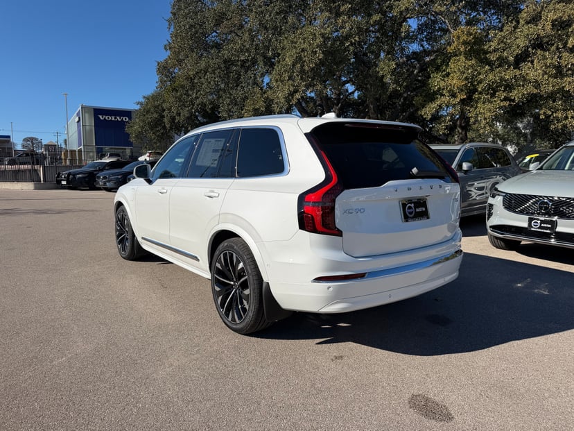 2026 Volvo XC90 plug-in hybrid - Image 3