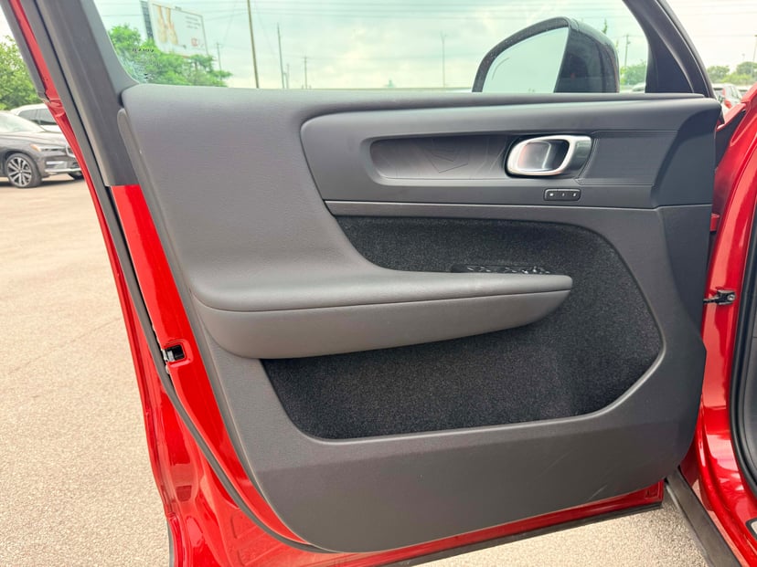 2023 Volvo C40 Recharge Pure Electric - Image 9