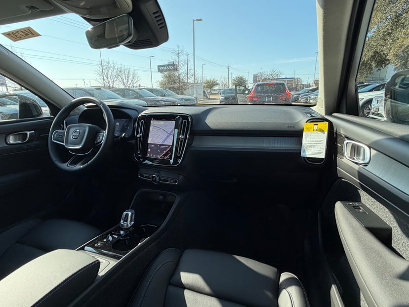 2026 Volvo XC40 - Image 10