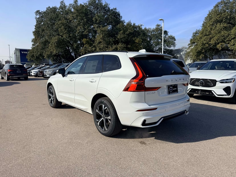 2026 Volvo XC60 - Image 3
