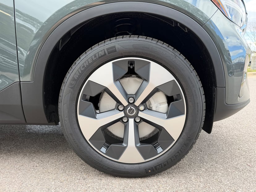 2026 Volvo XC40 - Image 7