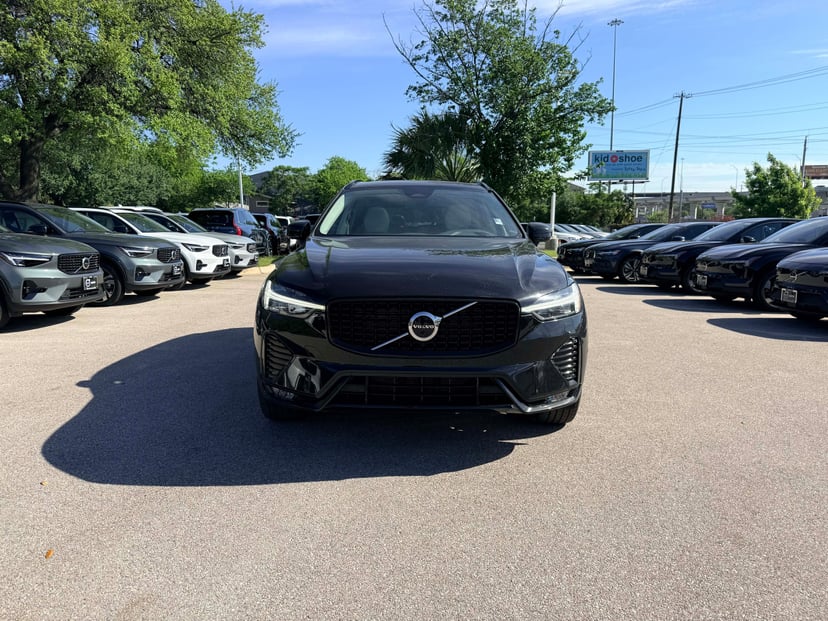 2023 Volvo XC60 - Image 8