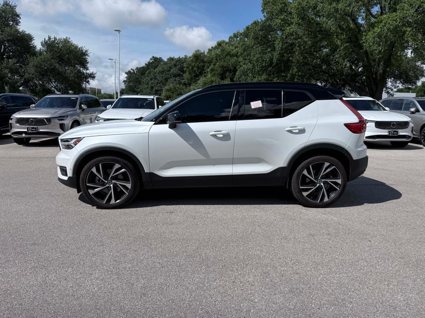 2019 Volvo XC40 - Image 2
