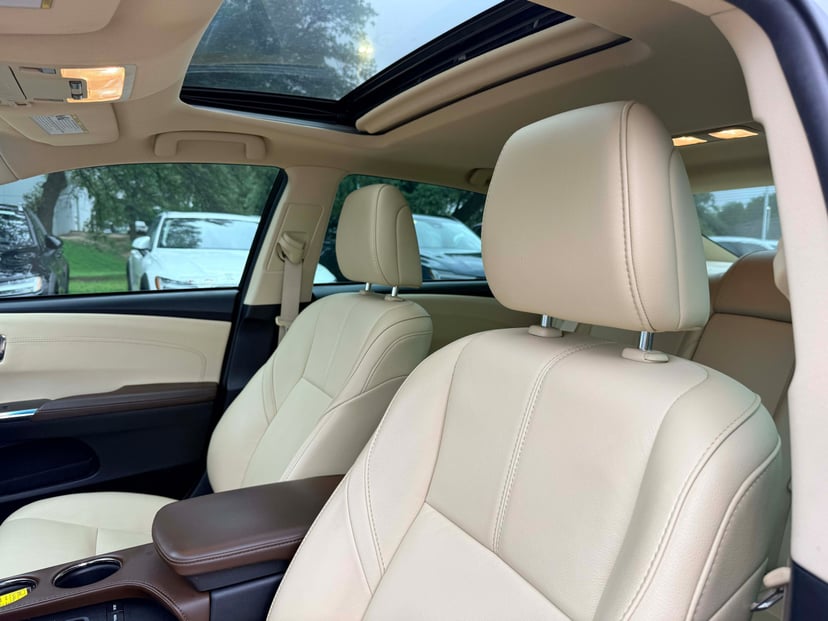 2018 Toyota Avalon - Image 11