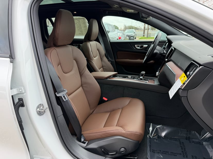 2026 Volvo V60 Cross Country - Image 7