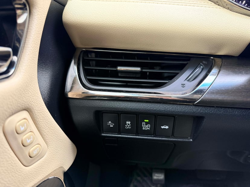 2018 Toyota Avalon - Image 16