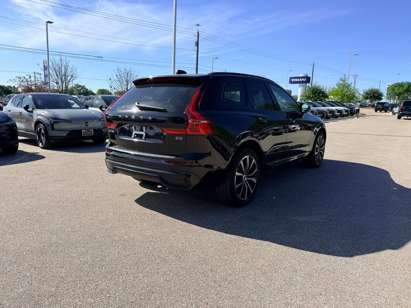 2023 Volvo XC60 - Image 6