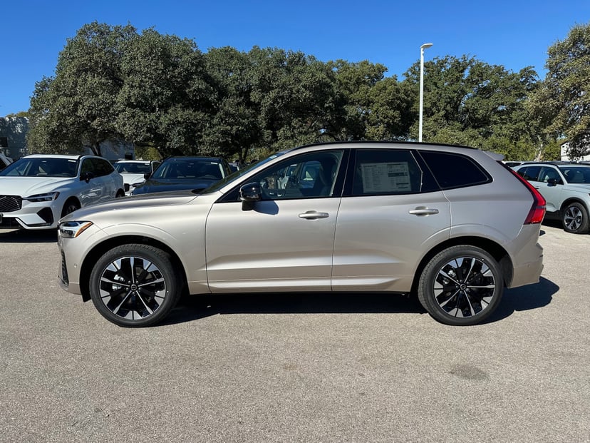 2026 Volvo XC60 - Image 2