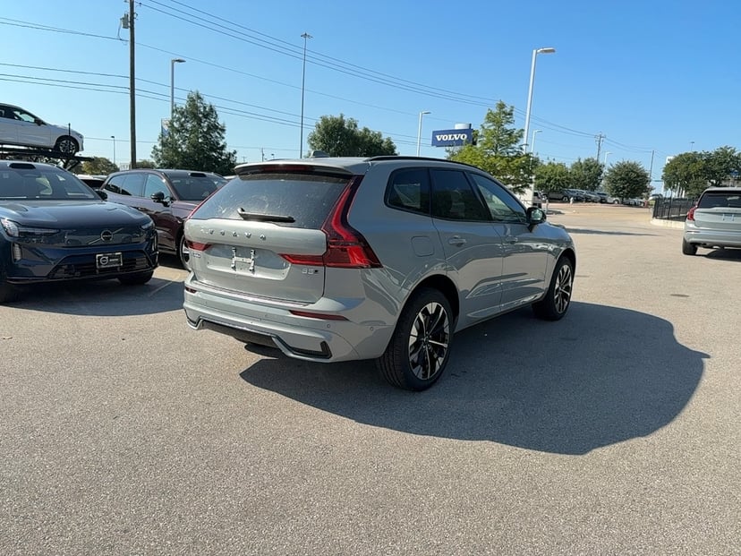 2026 Volvo XC60 - Image 6