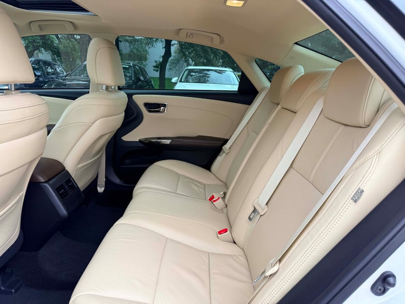 2018 Toyota Avalon - Image 13