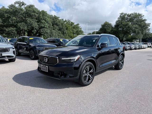 2025 Volvo XC40