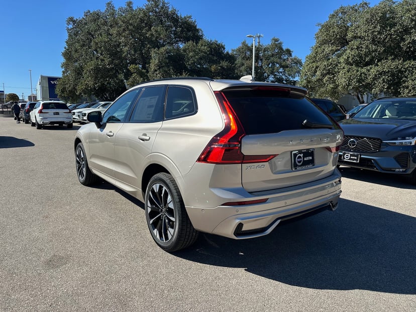 2026 Volvo XC60 - Image 3