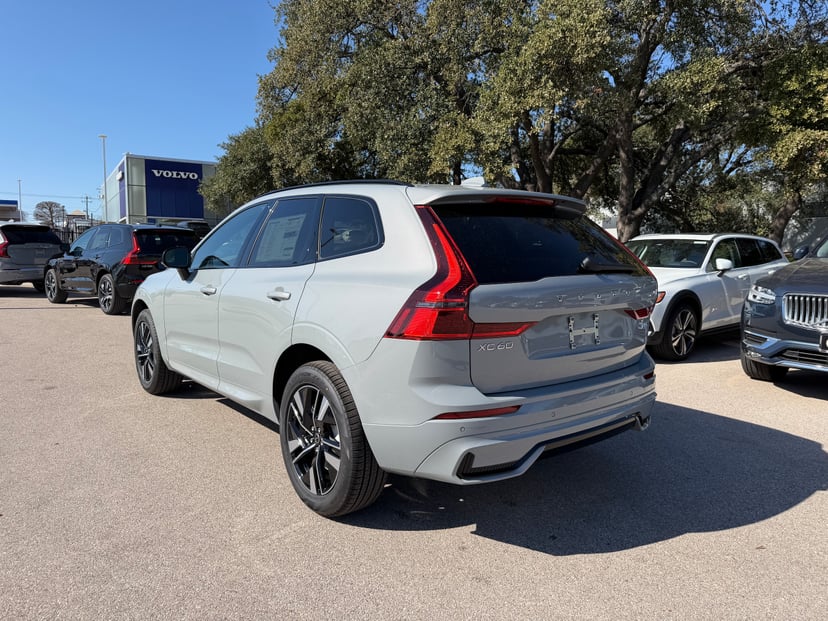 2026 Volvo XC60 - Image 4