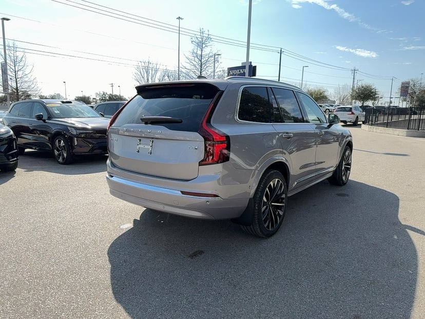 2026 Volvo XC90 plug-in hybrid - Image 3