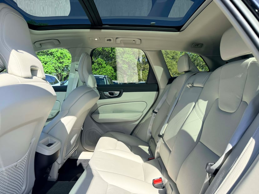 2023 Volvo XC60 - Image 12