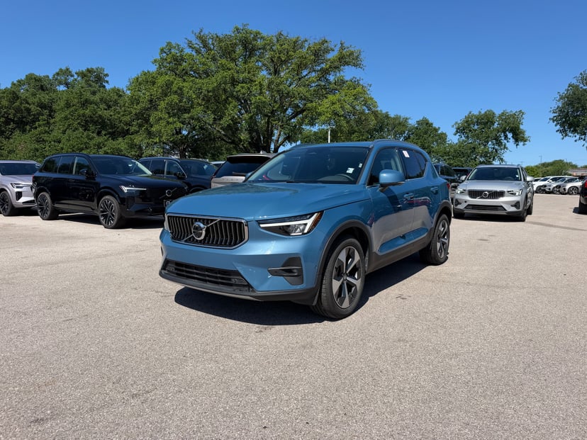 2025 Volvo XC40