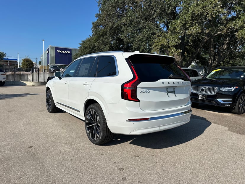 2026 Volvo XC90 plug-in hybrid - Image 2