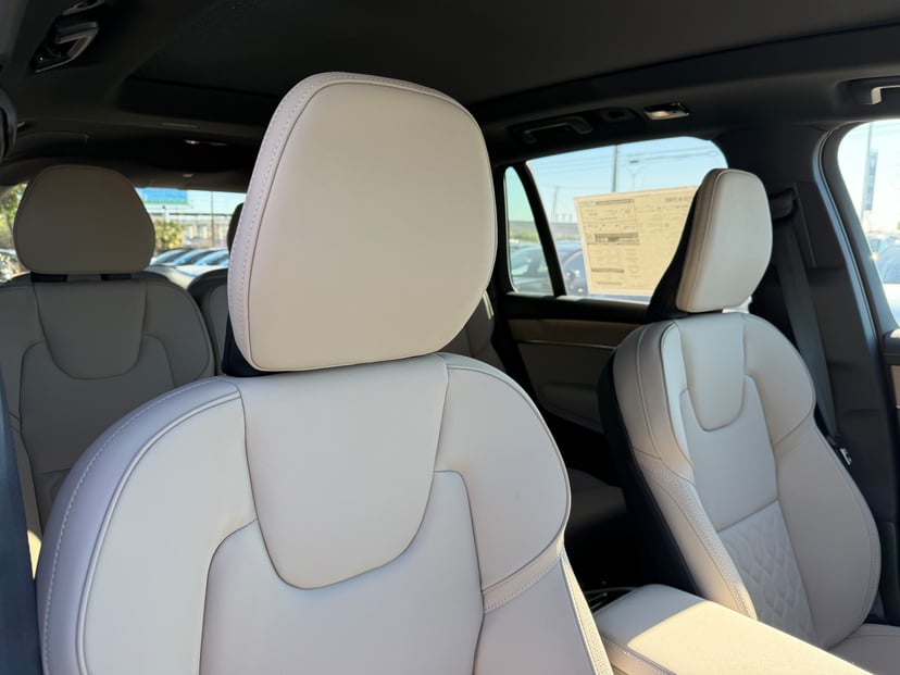 2026 Volvo XC90 plug-in hybrid - Image 9