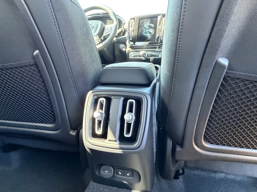 2026 Volvo EX40 - Image 11