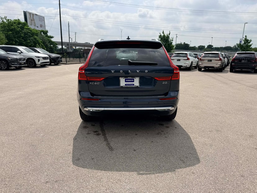 2023 Volvo XC60 - Image 4